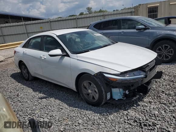 2025 Hyundai Elantra SE with VIN KMHLL4DG4SU034145, listed as a Copart auction lot 69187235 with 1,136 mi miles and Salvage title. Bid and sale history available at DreamBid. Image 4.
