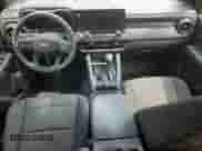 2024 Chevrolet Colorado 2WD Work Truck z VIN 1GCGSBEC3R1282908, wystawiony jako Copart lot #68001745 z przebiegiem 17 746 mil mil oraz Szkoda całkowita • Salvage title. Historia ofert i sprzedaży dostępna na DreamBid. Obrazek 8.