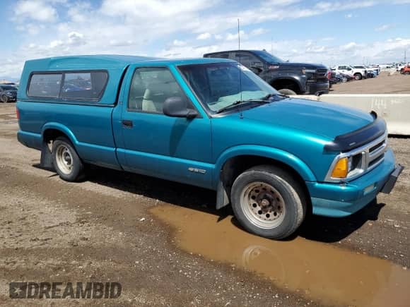 1995 Chevrolet S-10 LS z VIN 1GCCS14W6S8178835, wystawiony jako Copart lot #54881985 z przebiegiem 235 787 mil mil oraz Szkoda całkowita • Salvage title. Historia ofert i sprzedaży dostępna na DreamBid. Obrazek 4.