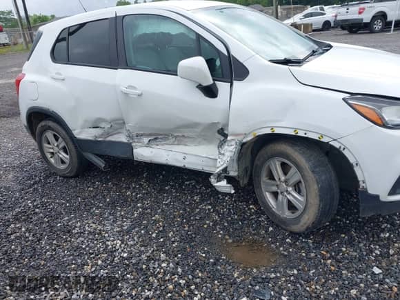 2022 Chevrolet Trax LS с VIN KL7CJNSM2NB513931, выставлен на аукционе IAAI как лот 42493371 с пробегом 42 498 миль миль и . История ставок и продаж доступна на DreamBid. Изображение 6.