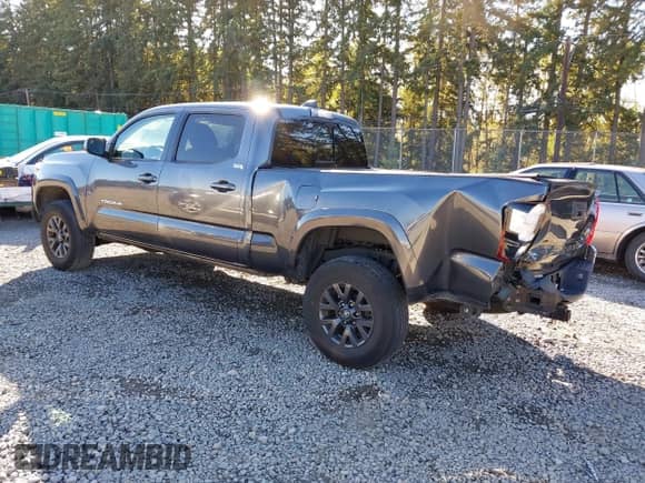2021 Toyota Tacoma SR5 z VIN 3TMDZ5BN4MM106371, wystawiony jako IAAI lot #43451030 z przebiegiem 47 236 mil mil oraz . Historia ofert i sprzedaży dostępna na DreamBid. Obrazek 3.