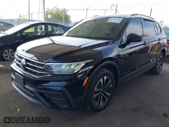 2023 Volkswagen Tiguan S с VIN 3VVRB7AX8PM068965, выставлен на аукционе IAAI как лот 42117545 с пробегом 60 121 миль миль и . История ставок и продаж доступна на DreamBid. Изображение 18.