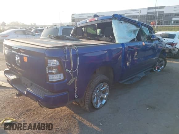 2019 Ram 1500 Big Horn z VIN 1C6RREFT7KN874788, wystawiony jako IAAI lot #43240736 z przebiegiem Nie podano mil oraz . Historia ofert i sprzedaży dostępna na DreamBid. Obrazek 4.