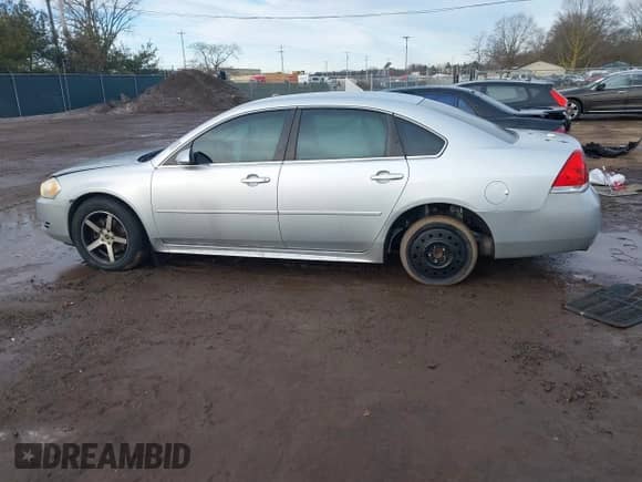 2010 Chevrolet Impala Police Police z VIN 2G1WD5EM7A1241253, wystawiony jako IAAI lot #41693986 z przebiegiem 90 200 mil mil oraz . Historia ofert i sprzedaży dostępna na DreamBid. Obrazek 14.