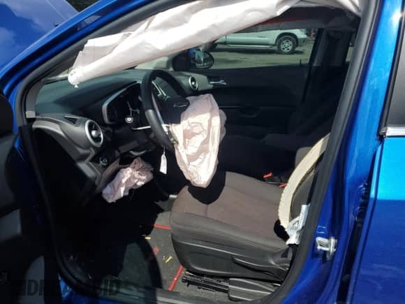 2020 Chevrolet Sonic LT z VIN 1G1JD6SB3L4102540, wystawiony jako Copart lot #63662965 z przebiegiem 57 190 mil mil oraz Szkoda całkowita • Salvage title. Historia ofert i sprzedaży dostępna na DreamBid. Obrazek 7.