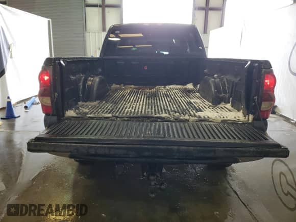 2004 Chevrolet Silverado 2500 LT с VIN 1GCGK23U74F143758, выставлен на аукционе Copart как лот 46089805 с пробегом 362 890 миль миль и Списание • Salvage title. История ставок и продаж доступна на DreamBid. Изображение 6.