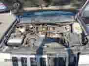 1996 Jeep Grand Cherokee Laredo z VIN 1J4GZ58S2TC262980, wystawiony jako IAAI lot #41949514 z przebiegiem 269 674 mil mil oraz . Historia ofert i sprzedaży dostępna na DreamBid. Obrazek 10.