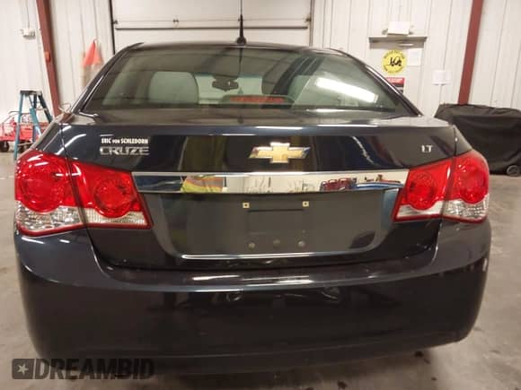 2014 Chevrolet Cruze 1LT with VIN 1G1PC5SB5E7476981, listed as a IAAI auction lot 43170700 with 152,644 mi miles and . Bid and sale history available at DreamBid. Image 17.
