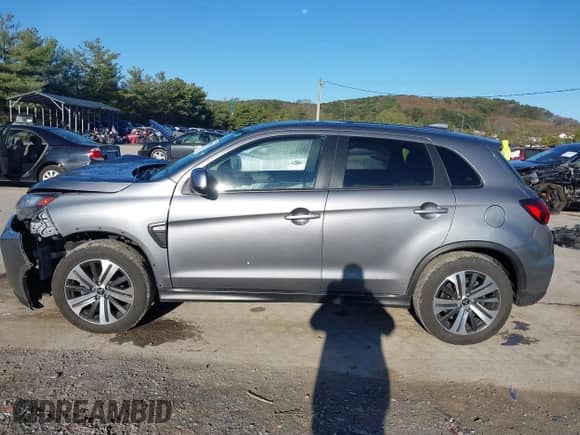 2021 Mitsubishi Outlander ES z VIN JA4ARUAU1MU005297, wystawiony jako IAAI lot #43400284 z przebiegiem 47 525 mil mil oraz . Historia ofert i sprzedaży dostępna na DreamBid. Obrazek 14.