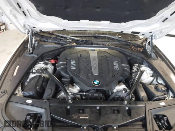 2013 BMW 5 Series 550i с VIN WBAFR9C57DDX80070, выставлен на аукционе IAAI как лот 42321448 с пробегом 242 799 миль миль и . История ставок и продаж доступна на DreamBid. Изображение 10.