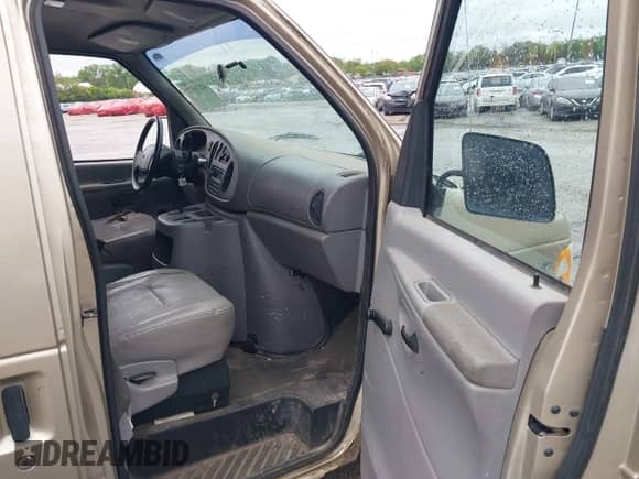 2000 Ford Econoline Cargo с VIN 1FTRE14W8YHA58870, выставлен на аукционе IAAI как лот 42316572 с пробегом 182 264 миль миль и . История ставок и продаж доступна на DreamBid. Изображение 5.