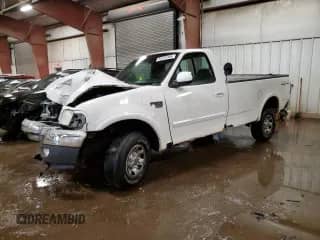 2001 Ford F-150 XL z VIN 2FTPF18L61CA88273, wystawiony jako Copart lot #85329384 z przebiegiem 165 116 mil mil oraz Czysty tytuł • Clean title. Historia ofert i sprzedaży dostępna na DreamBid. Obrazek 1.