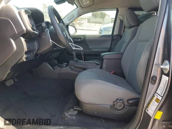 2021 Toyota Tacoma SR с VIN 3TYAX5GN2MT031532, выставлен на аукционе Copart как лот 81696855 с пробегом 23 073 миль миль и Списание • Salvage title. История ставок и продаж доступна на DreamBid. Изображение 7.