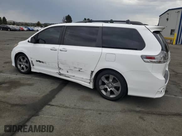 2014 Toyota Sienna SE with VIN 5TDXK3DC2ES520428, listed as a Copart auction lot 82166805 with 161,322 mi miles and Salvage title. Bid and sale history available at DreamBid. Image 2.