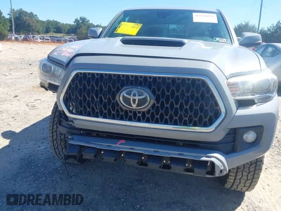 2019 Toyota Tacoma TRD Off Road z VIN 3TMCZ5AN2KM207371, wystawiony jako IAAI lot #43130878 z przebiegiem 104 178 mil mil oraz . Historia ofert i sprzedaży dostępna na DreamBid. Obrazek 12.