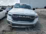 2025 Ram 1500 Big Horn z VIN 1C6RRFFG3SN675133, wystawiony jako Copart lot #61465445 z przebiegiem 5 530 mil mil oraz Szkoda całkowita • Salvage title. Historia ofert i sprzedaży dostępna na DreamBid. Obrazek 5.