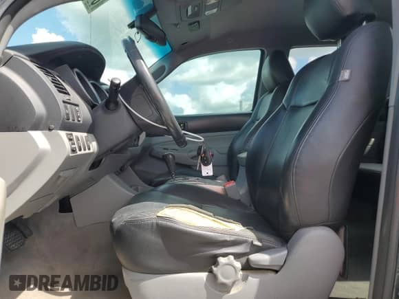 2010 Toyota Tacoma PreRunner z VIN 5TEJU4GN7AZ708023, wystawiony jako Copart lot #84866105 z przebiegiem 195 283 mil mil oraz Szkoda całkowita • Salvage title. Historia ofert i sprzedaży dostępna na DreamBid. Obrazek 7.