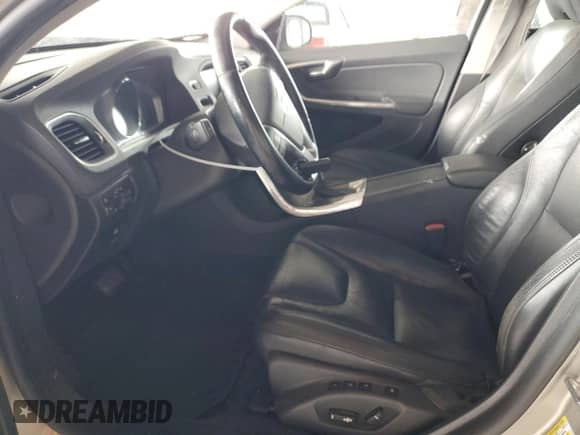 2014 Volvo S60 T5 с VIN YV1612FSXE2279409, выставлен на аукционе Copart как лот 81922425 с пробегом 140 738 миль миль и Списание • Salvage title. История ставок и продаж доступна на DreamBid. Изображение 7.