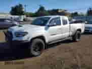 2022 Toyota Tacoma SR z VIN 3TYSZ5AN0NT080091, wystawiony jako Copart lot #70502085 z przebiegiem 72 221 mil mil oraz Szkoda całkowita • Salvage title. Historia ofert i sprzedaży dostępna na DreamBid. Obrazek 1.