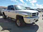 2001 Dodge 1500 z VIN 3B7HF13Z91G722498, wystawiony jako IAAI lot #42875248 z przebiegiem 141 954 mil mil oraz . Historia ofert i sprzedaży dostępna na DreamBid. Obrazek 1.