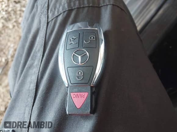 2008 Mercedes-Benz C 300 Sport z VIN WDDGF54X38R015493, wystawiony jako IAAI lot #43001278 z przebiegiem 154 226 mil mil oraz . Historia ofert i sprzedaży dostępna na DreamBid. Obrazek 11.