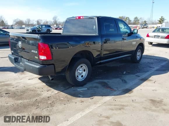 2018 Ram 1500 Express z VIN 1C6RR7KG1JS106180, wystawiony jako IAAI lot #41762833 z przebiegiem 86 530 mil mil oraz . Historia ofert i sprzedaży dostępna na DreamBid. Obrazek 4.