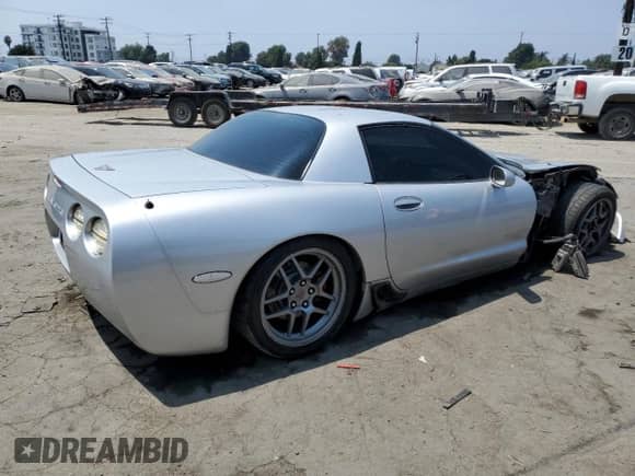 2003 Chevrolet Corvette Z06 z VIN 1G1YY12S935105216, wystawiony jako Copart lot #68721585 z przebiegiem 99 972 mil mil oraz Szkoda całkowita • Salvage title. Historia ofert i sprzedaży dostępna na DreamBid. Obrazek 3.