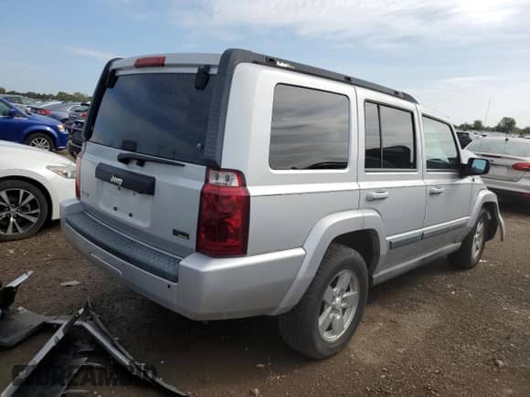 2007 Jeep Commander Sport with VIN 1J8HG48P07C578690, listed as a Copart auction lot 68453585 with 182,417 mi miles and Salvage title. Bid and sale history available at DreamBid. Image 3.