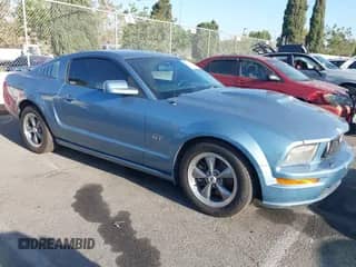 2005 Ford Mustang GT Deluxe с VIN 1ZVHT82H455213035, выставлен на аукционе IAAI как лот 43112190 с пробегом 162 965 миль миль и . История ставок и продаж доступна на DreamBid. Изображение 1.