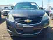 2015 Chevrolet Traverse LS z VIN 1GNKVFKD8FJ241991, wystawiony jako IAAI lot #42627615 z przebiegiem 138 539 mil mil oraz . Historia ofert i sprzedaży dostępna na DreamBid. Obrazek 12.