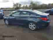 2013 Hyundai Sonata SE z VIN 5NPEC4AC6DH627372, wystawiony jako Copart lot #82666915 z przebiegiem 78 972 mil mil oraz Szkoda całkowita • Salvage title. Historia ofert i sprzedaży dostępna na DreamBid. Obrazek 2.