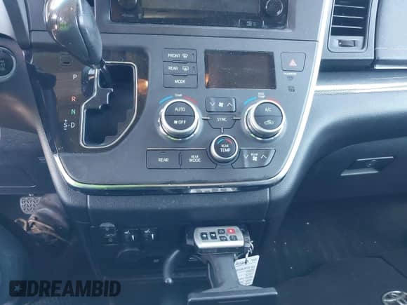 2017 Toyota Sienna SE with VIN 5TDXZ3DC3HS878945, listed as a IAAI auction lot 42624902 with 93,038 mi miles and . Bid and sale history available at DreamBid. Image 11.