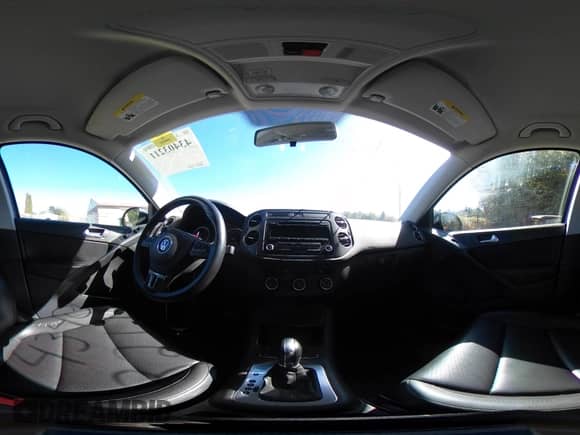 2014 Volkswagen Tiguan S с VIN WVGBV3AX6EW527371, выставлен на аукционе IAAI как лот 43403211 с пробегом 201 586 миль миль и . История ставок и продаж доступна на DreamBid. Изображение 18.