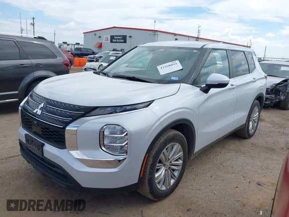 2024 Mitsubishi Outlander ES with VIN JA4J3UA88RZ012424, listed as a IAAI auction lot 43268094 with 33,505 mi miles and . Bid and sale history available at DreamBid. Image 17.