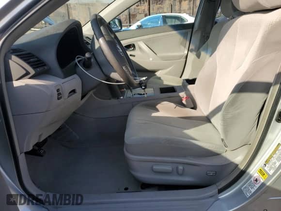 2007 Toyota Camry CE z VIN 4T1BE46K87U539622, wystawiony jako Copart lot #89867495 z przebiegiem 126 067 mil mil oraz Szkoda całkowita • Salvage title. Historia ofert i sprzedaży dostępna na DreamBid. Obrazek 7.