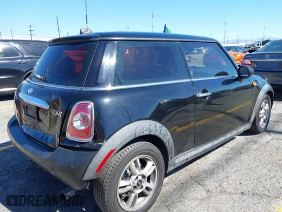 2013 MINI Hardtop with VIN WMWSU3C52DT687117, listed as a IAAI auction lot 43461707 with 121,413 mi miles and . Bid and sale history available at DreamBid. Image 4.