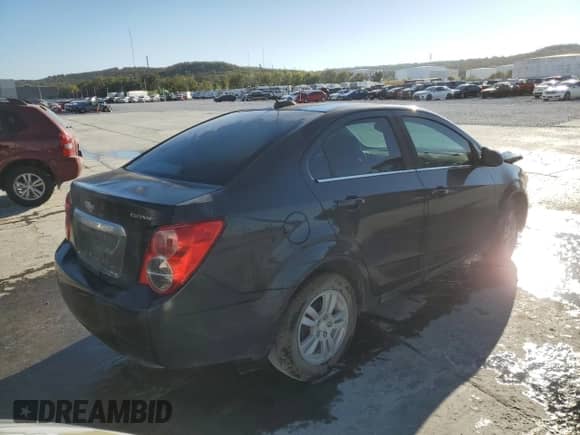 2015 Chevrolet Sonic LT с VIN 1G1JD5SH0F4130363, выставлен на аукционе Copart как лот 75983364 с пробегом 134 909 миль миль и Списание • Salvage title. История ставок и продаж доступна на DreamBid. Изображение 3.