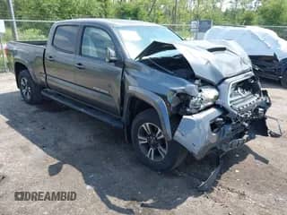 2017 Toyota Tacoma SR5 z VIN 3TMBZ5DN6HM010168, wystawiony jako IAAI lot #42315125 z przebiegiem 133 934 mil mil oraz . Historia ofert i sprzedaży dostępna na DreamBid. Obrazek 1.