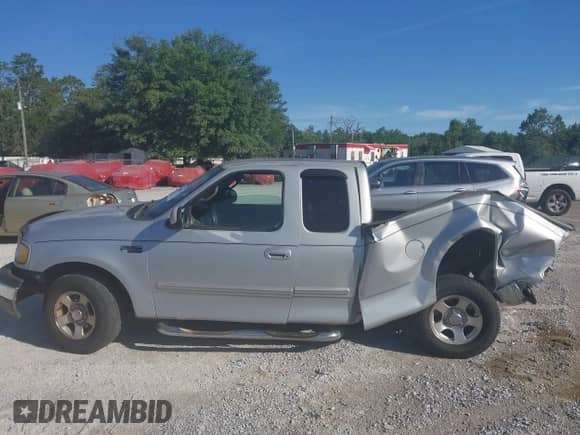 2000 Ford F-150 XL z VIN 1FTZX1729YNB24265, wystawiony jako IAAI lot #42330505 z przebiegiem Nie podano mil oraz . Historia ofert i sprzedaży dostępna na DreamBid. Obrazek 14.