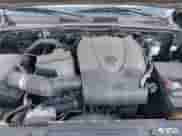 2017 Toyota Tacoma SR5 z VIN 3TMBZ5DNXHM006866, wystawiony jako IAAI lot #42889246 z przebiegiem 128 580 mil mil oraz . Historia ofert i sprzedaży dostępna na DreamBid. Obrazek 10.