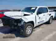 2023 Nissan Frontier SV z VIN 1N6ED1EJ1PN661404, wystawiony jako IAAI lot #42863458 z przebiegiem 46 668 mil mil oraz . Historia ofert i sprzedaży dostępna na DreamBid. Obrazek 2.