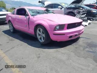 2005 Ford Mustang Deluxe z VIN 1ZVFT80N155184125, wystawiony jako IAAI lot #42852713 z przebiegiem Nie podano mil oraz . Historia ofert i sprzedaży dostępna na DreamBid. Obrazek 1.