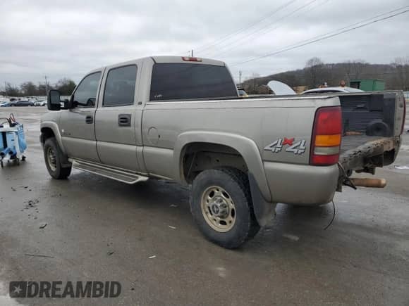 2002 Chevrolet Silverado 2500HD LS z VIN 1GCHK23G22F118262, wystawiony jako Copart lot #85195324 z przebiegiem 245 570 mil mil oraz Szkoda całkowita • Salvage title. Historia ofert i sprzedaży dostępna na DreamBid. Obrazek 2.