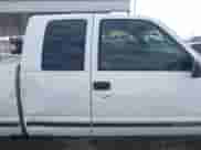 1998 Chevrolet Silverado 2500 z VIN 1GCGC29R2WE243341, wystawiony jako IAAI lot #41469762 z przebiegiem 307 197 mil mil oraz . Historia ofert i sprzedaży dostępna na DreamBid. Obrazek 13.
