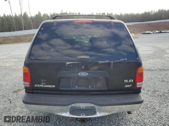 1998 Ford Explorer XLT с VIN 1FMZU32P6WUA13307, выставлен на аукционе Copart как лот 85695964 с пробегом 228 539 миль миль и Списание • Salvage title. История ставок и продаж доступна на DreamBid. Изображение 6.