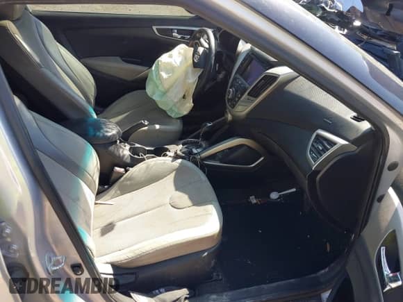 2012 Hyundai Veloster w/Black Int z VIN KMHTC6ADXCU036070, wystawiony jako IAAI lot #41779990 z przebiegiem Nie podano mil oraz . Historia ofert i sprzedaży dostępna na DreamBid. Obrazek 5.