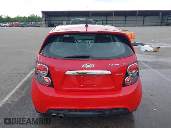 2013 Chevrolet Sonic RS z VIN 1G1JH6SB5D4158355, wystawiony jako IAAI lot #42234638 z przebiegiem 164 870 mil mil oraz . Historia ofert i sprzedaży dostępna na DreamBid. Obrazek 16.