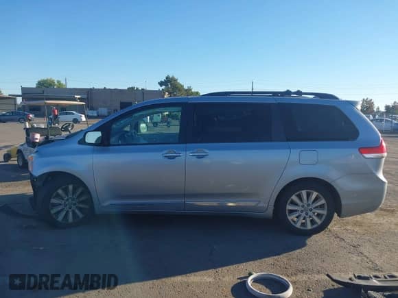2012 Toyota Sienna XLE с VIN 5TDYK3DC0CS227094, выставлен на аукционе IAAI как лот 43487409 с пробегом 189 721 миль миль и . История ставок и продаж доступна на DreamBid. Изображение 15.
