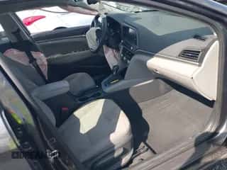 2020 Hyundai Elantra SEL z VIN 5NPD84LF0LH619044, wystawiony jako IAAI lot #43248005 z przebiegiem 56 627 mil mil oraz . Historia ofert i sprzedaży dostępna na DreamBid. Obrazek 5.