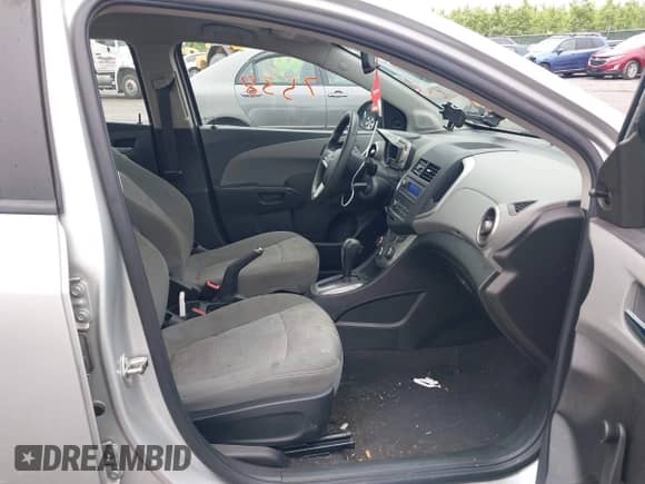 2014 Chevrolet Sonic LS с VIN 1G1JA5SG0E4179352, выставлен на аукционе IAAI как лот 42227538 с пробегом 75 856 миль миль и . История ставок и продаж доступна на DreamBid. Изображение 5.